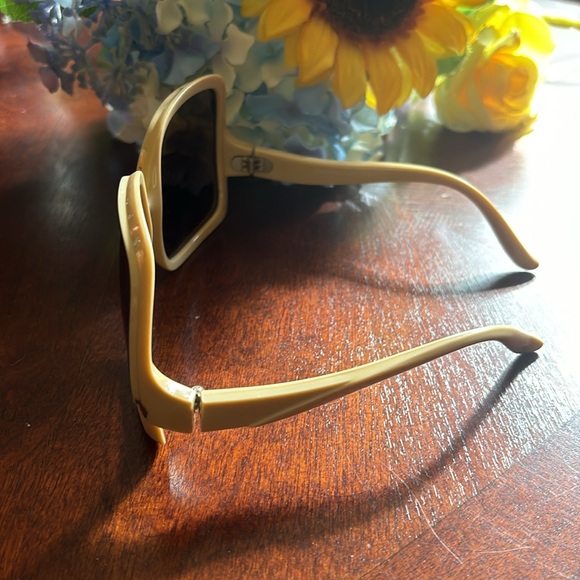 Vintage “Kurt Cobain” sunglasses 😎 - Picture 3 of 4